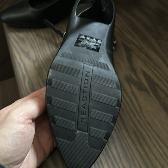 Kenneth Cole black heels with studded ankle strap - Picture 4 of 4